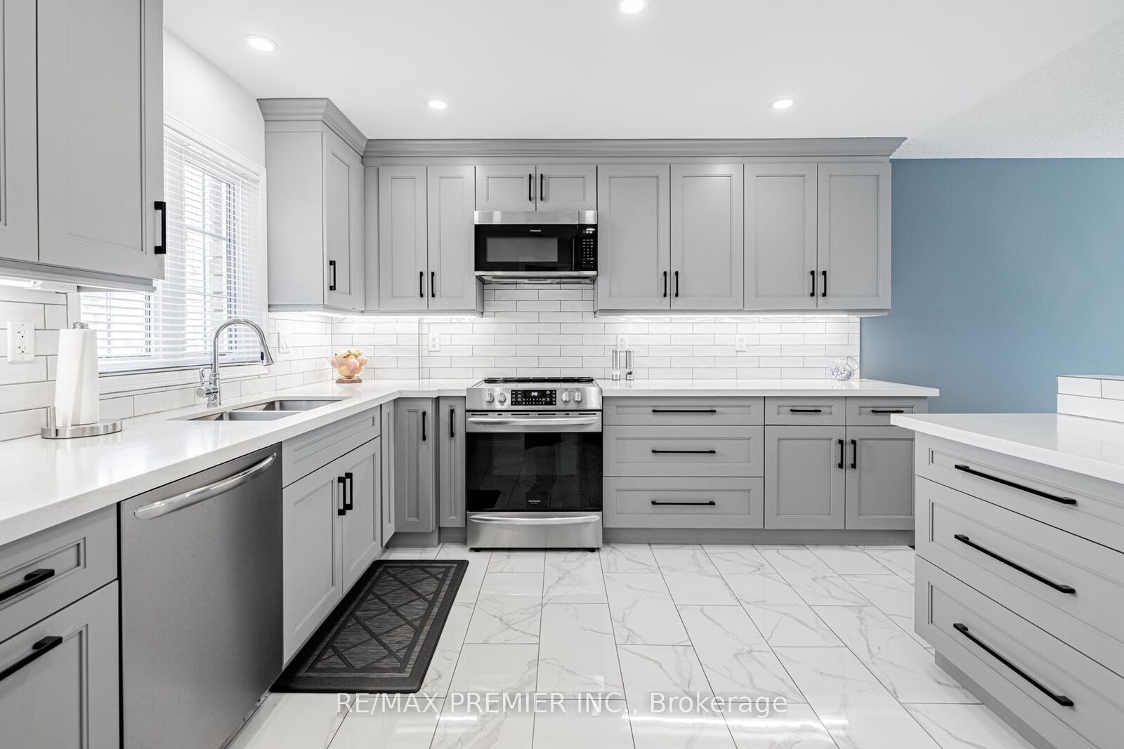 Property Photo: 20 Cranberry Heights ON L9Z 1M9