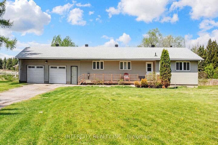 2076 15th Side Road — photo 1