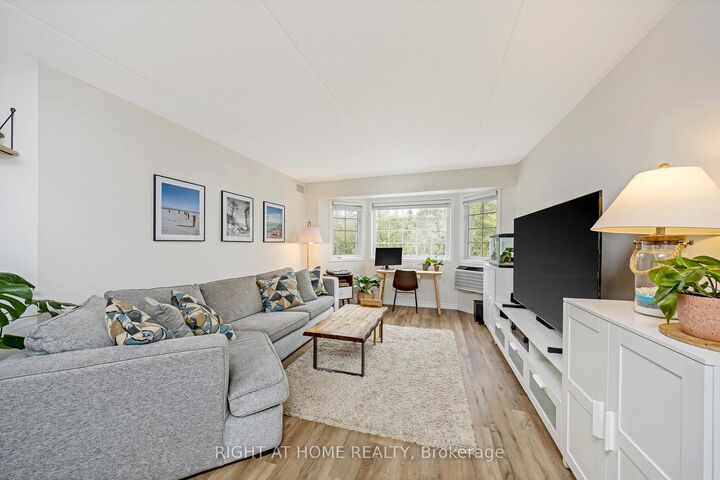 Property Photo: 264 Alma Street 203 ON N0B 2K0