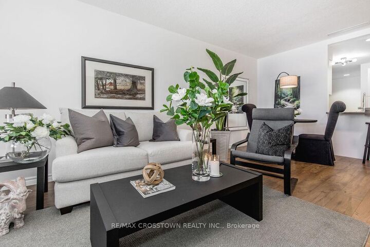 Property Photo: 74 Ross Street 44 ON L4N 1G3