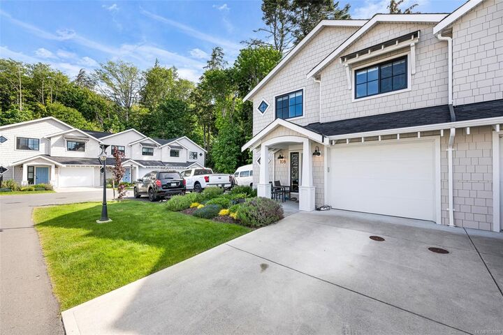 Property Photo: 2096 Kennedy St BC V9Z 1P7