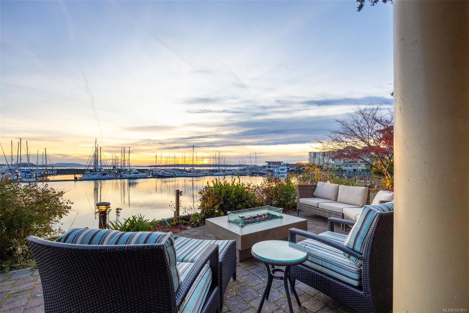 Property Photo: 9949 Third St 101 BC V8L 3B1