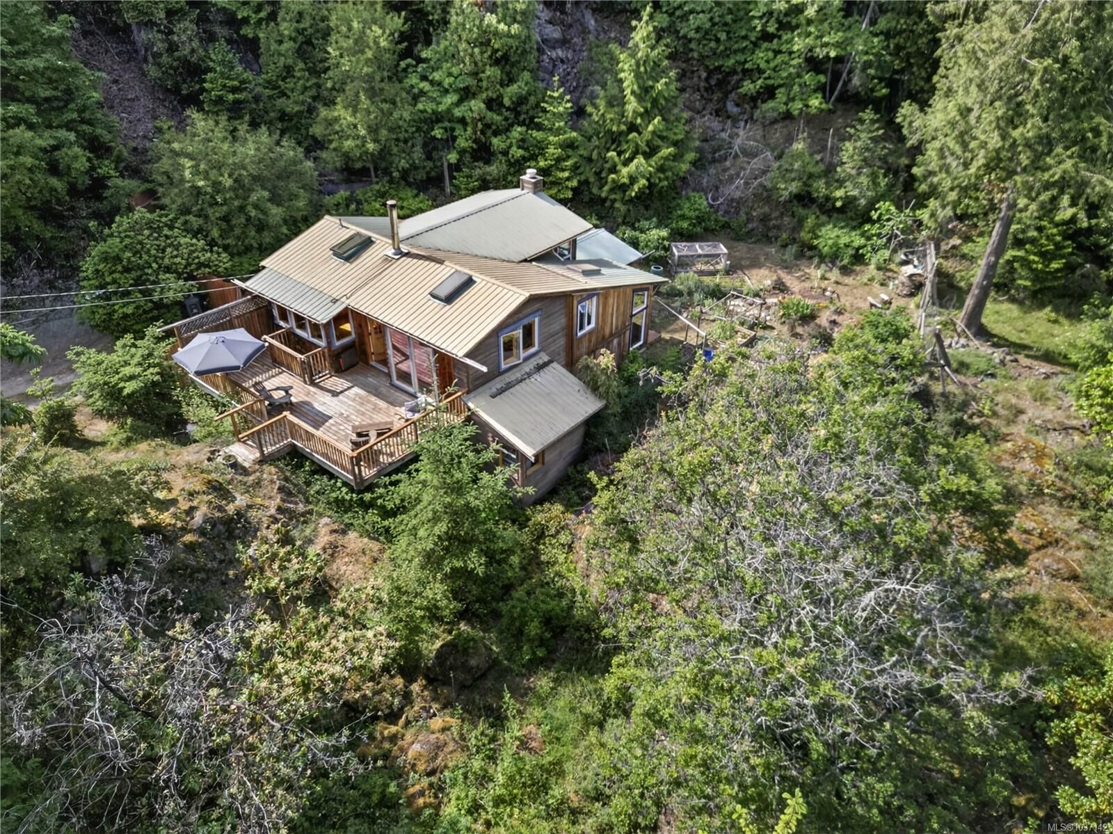 Property Photo: 1252 Isabella Point Rd BC V8K 2T9