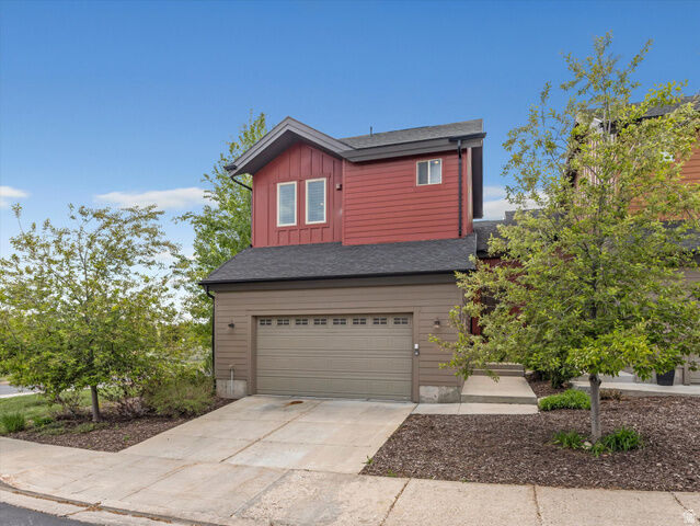 Property Photo: 8182 Courtyard Loop UT 84098