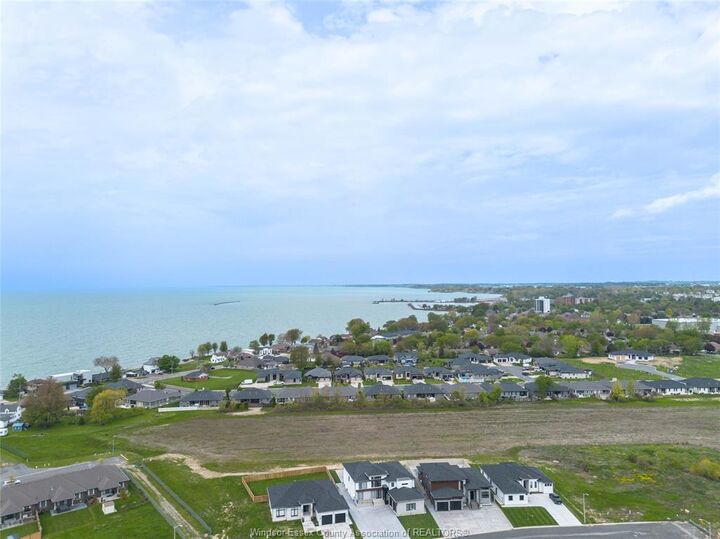 Property Photo: 7 Cypress Pointe ON N8H 5R2