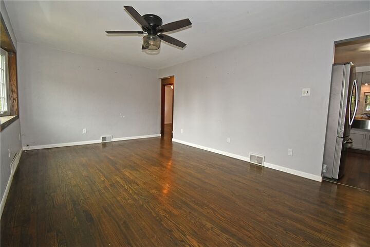 Property Photo:  433 Ridgemont Dr  PA 15220 