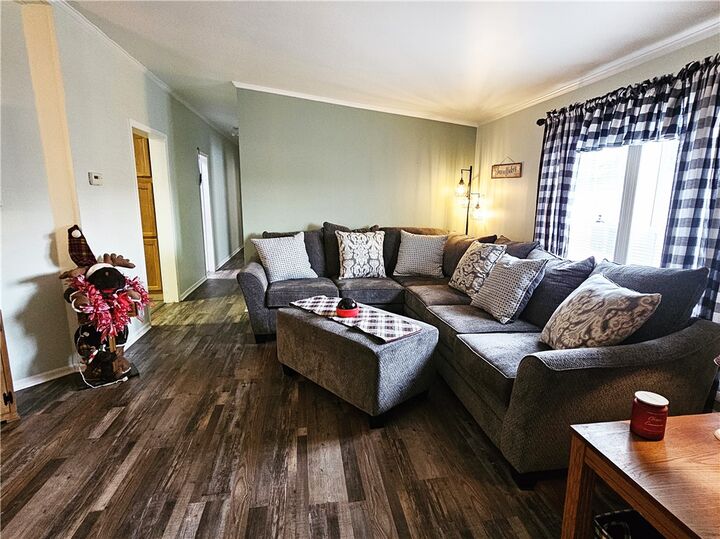 Property Photo:  612 Primrose Ln  PA 15666 