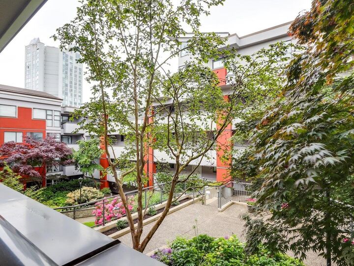 Property Photo:  345 Lonsdale Avenue 414  BC V7M 3M9 