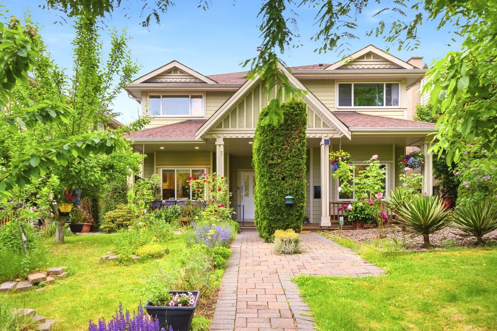 Property Photo: 562 W Keith Road BC V7M 1M4