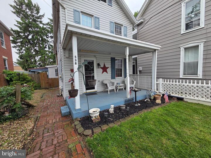 Property Photo:  538 E E Queen Street  PA 17201 
