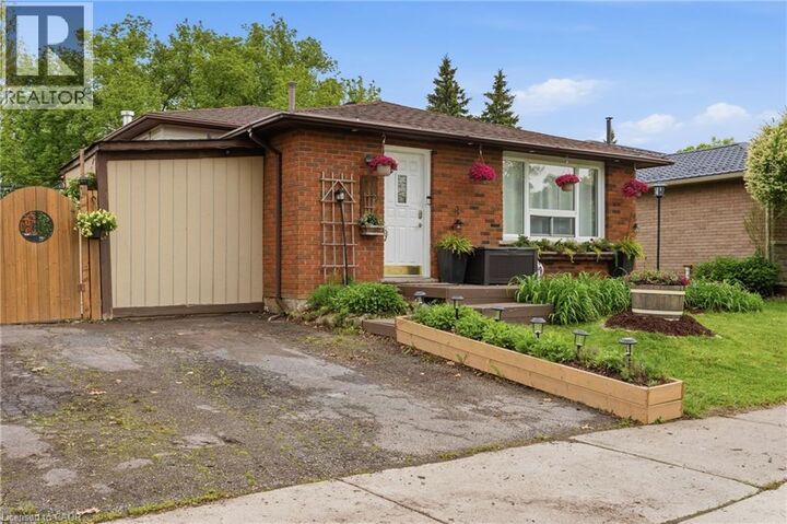Photo de la propriété:  115 Gordon Drummond Avenue  ON L8J 1E9 