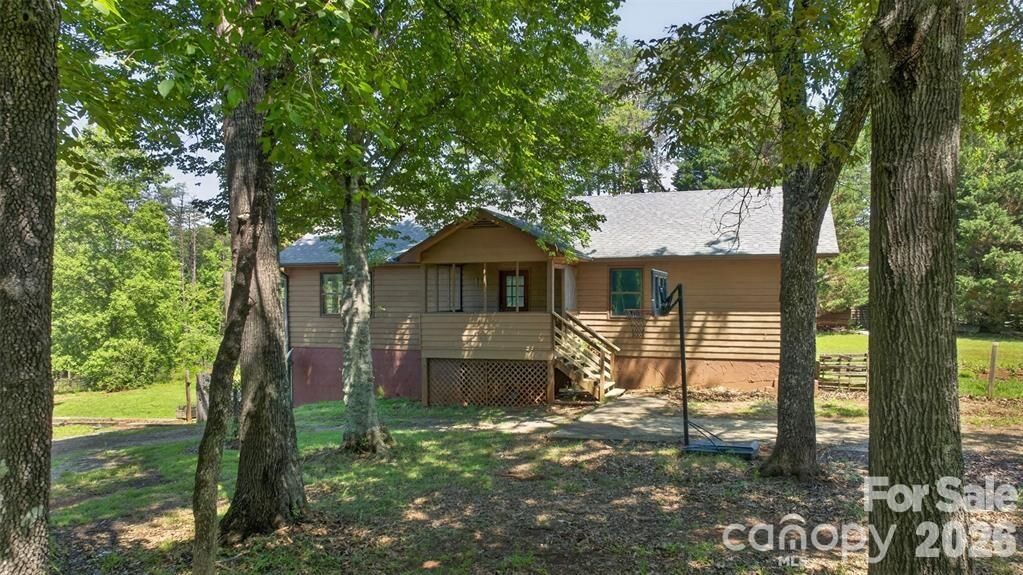 Property Photo:  66 Misery Ridge Trail  NC 28756 