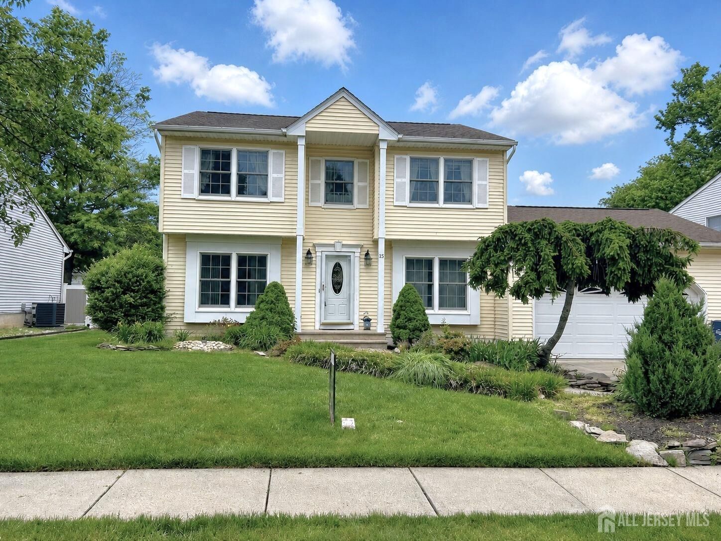 Property Photo:  15 Lynn Court  NJ 08902 