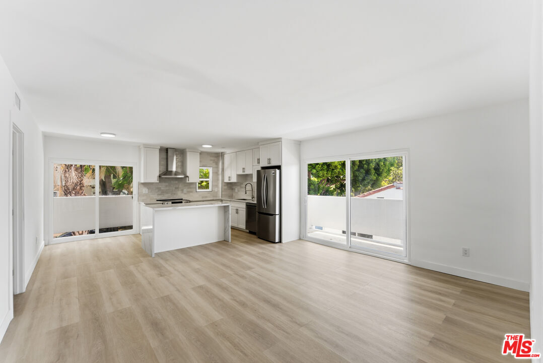 Property Photo: 929 N Stanley Ave CA 90046