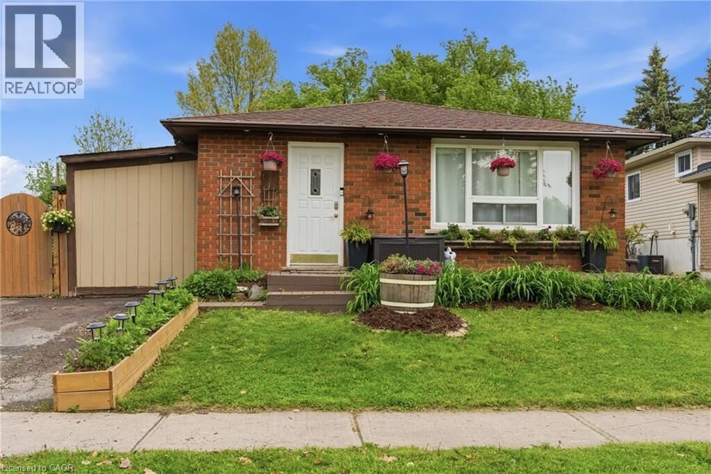 Photo de la propriété:  115 Gordon Drummond Avenue  ON L8J 1E9 
