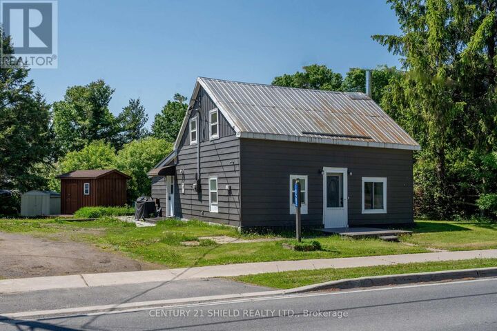 Property Photo:  18582 Dundas Street South  ON K0C 1S0 