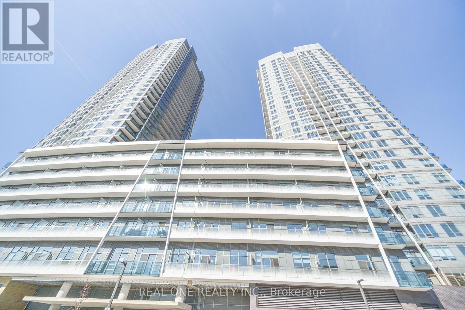 Property Photo:  30 Upper Mall Way 1408  ON L4J 0L7 