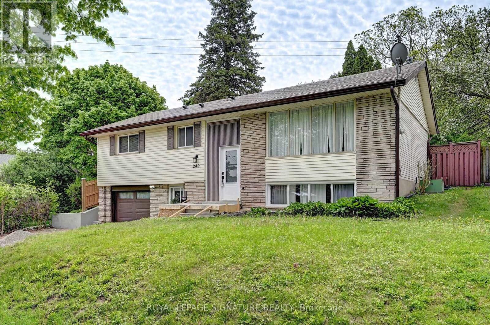 Property Photo:  240 Stonybrook Drive  ON N2M 4M1 