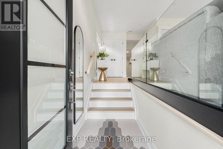 Property Photo:  527 Broadhead Avenue A  ON K1Z 5R9 