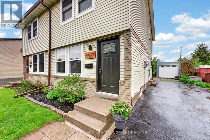 Property Photo: 1057 Basswood Place ON K7P 1K4