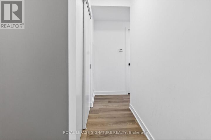 Property Photo: 36 Zorra Street 2309 ON M8Z 0G5