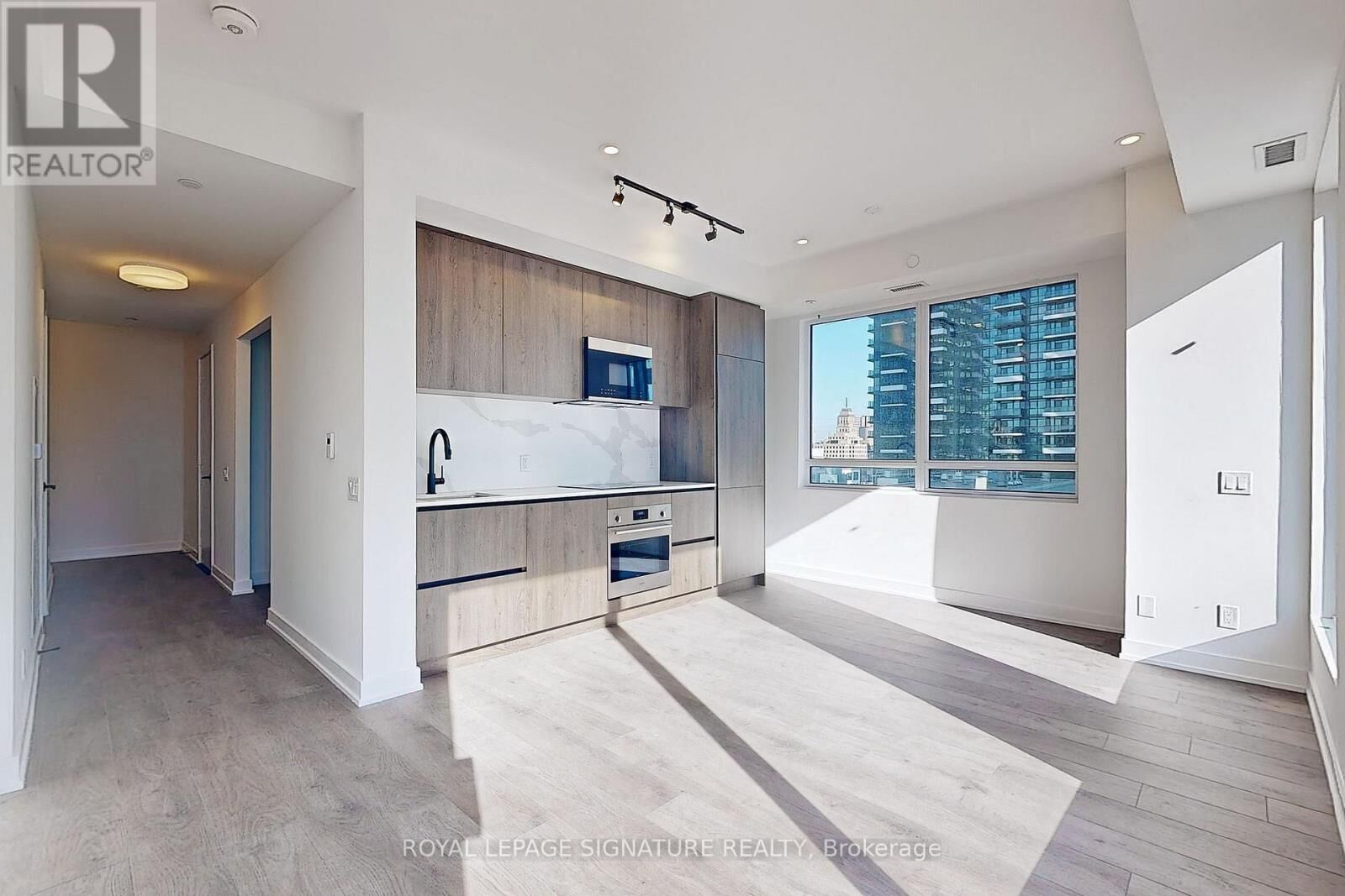 Property Photo:  108 Peter Street 1506  ON M5V 2G7 