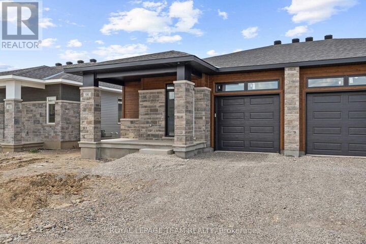 Property Photo:  1090 Moore Street  ON K6V 7N1 