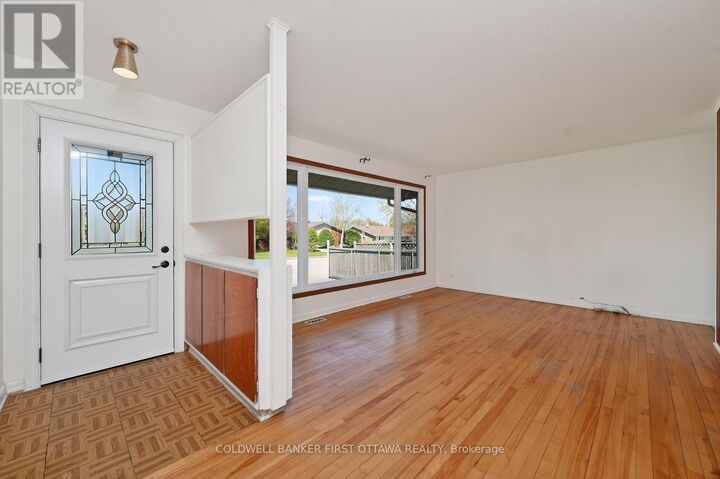 Property Photo: 2128 Kingsley Road ON K2C 2X5