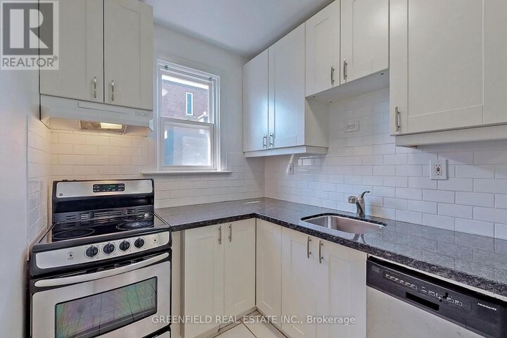Property Photo:  1747 Bayview Avenue Upper  ON M4G 3C5 