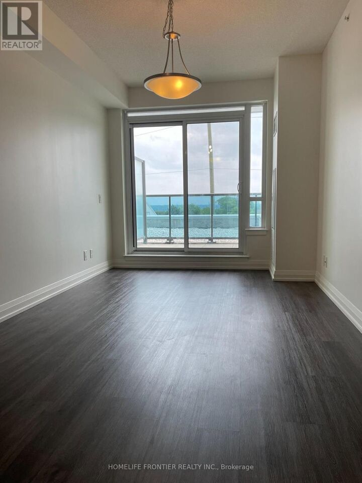 Property Photo: 7167 Yonge Street 202 ON L3T 0E1