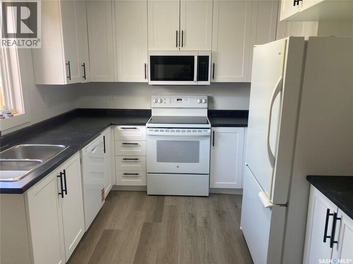 Property Photo:  349 X Avenue S  SK S7M 3H5 