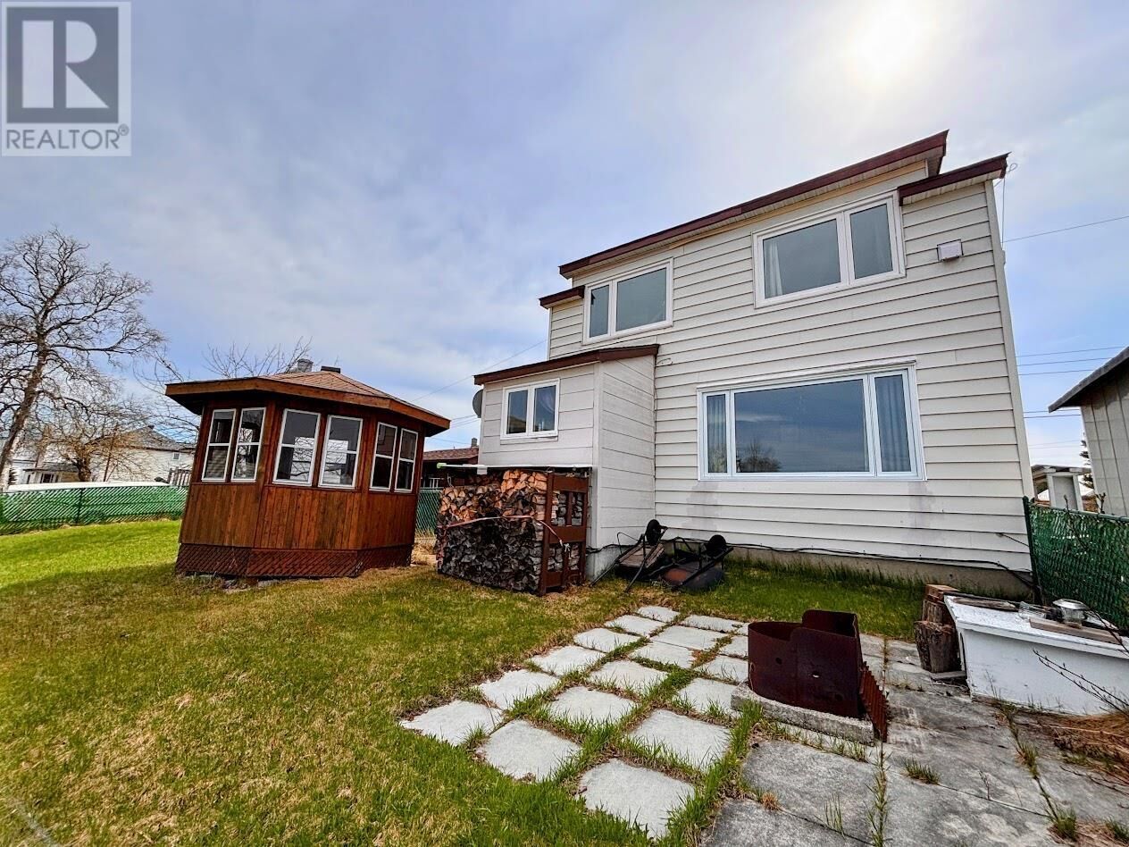 Property Photo:  2 King St  ON P0T 2E0 