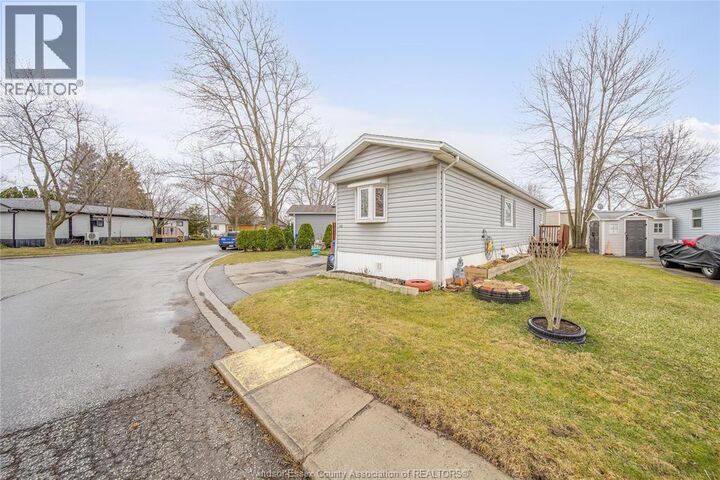 Property Photo:  137 Dana Drive  ON N8K 2A3 