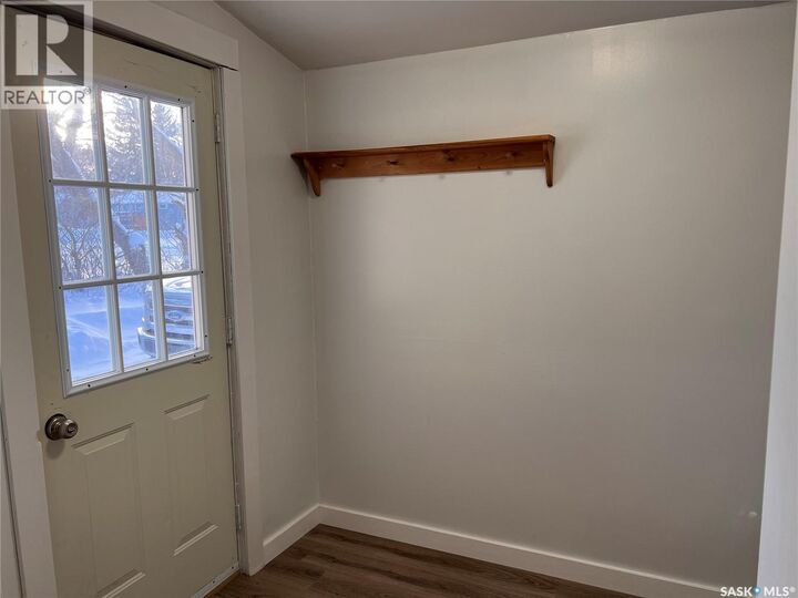 Property Photo:  215 7th Street E  SK S0A 4T0 