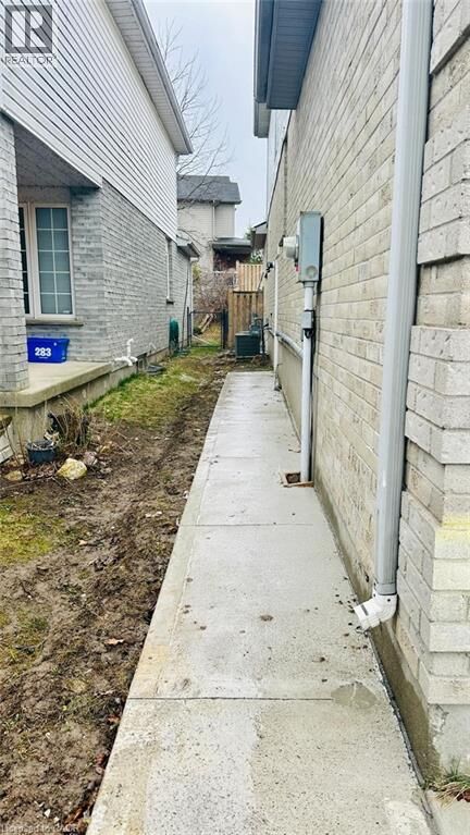 Property Photo:  287 Resurrection Drive Lower  ON N2N 3H4 