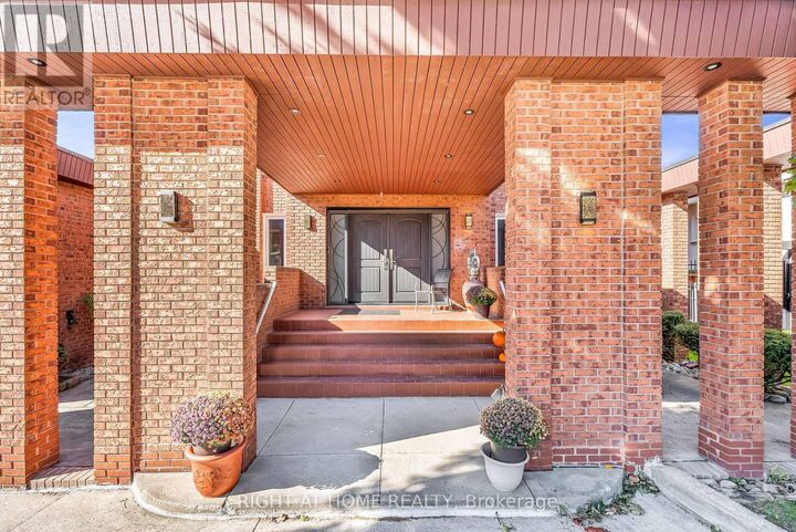 Property Photo:  373 Firglen Ridge  ON L4L 1N6 