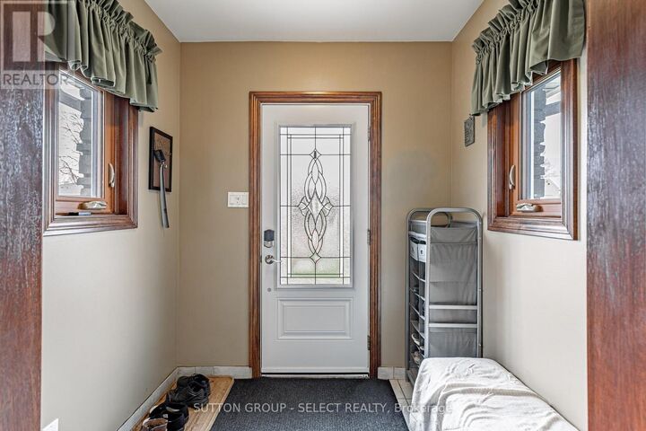 Property Photo: 1054 Chippewa Drive ON N5V 2T7