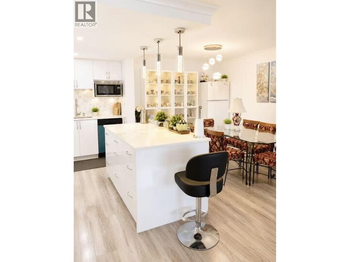 Property Photo:  6611 Minoru Blv 1512  BC V6Y 1Y9 