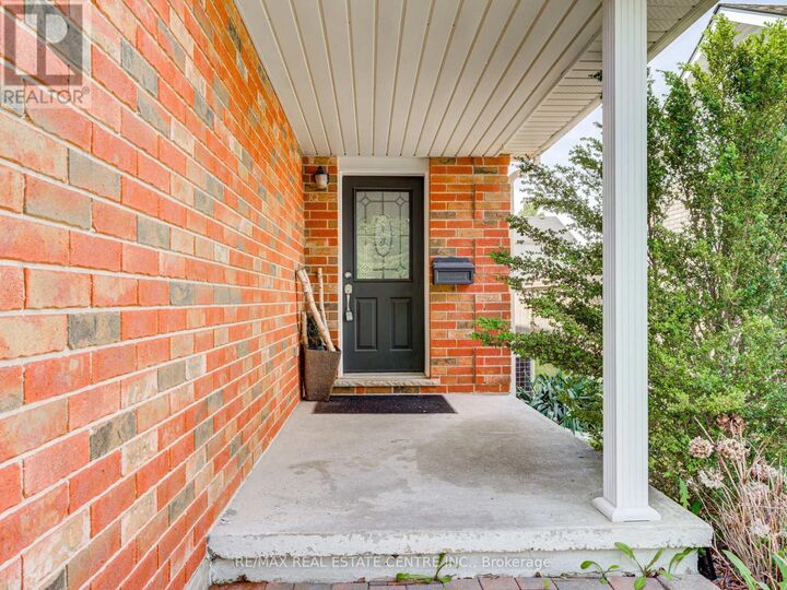 Property Photo:  5 Tulip Drive  ON N4G 5S6 