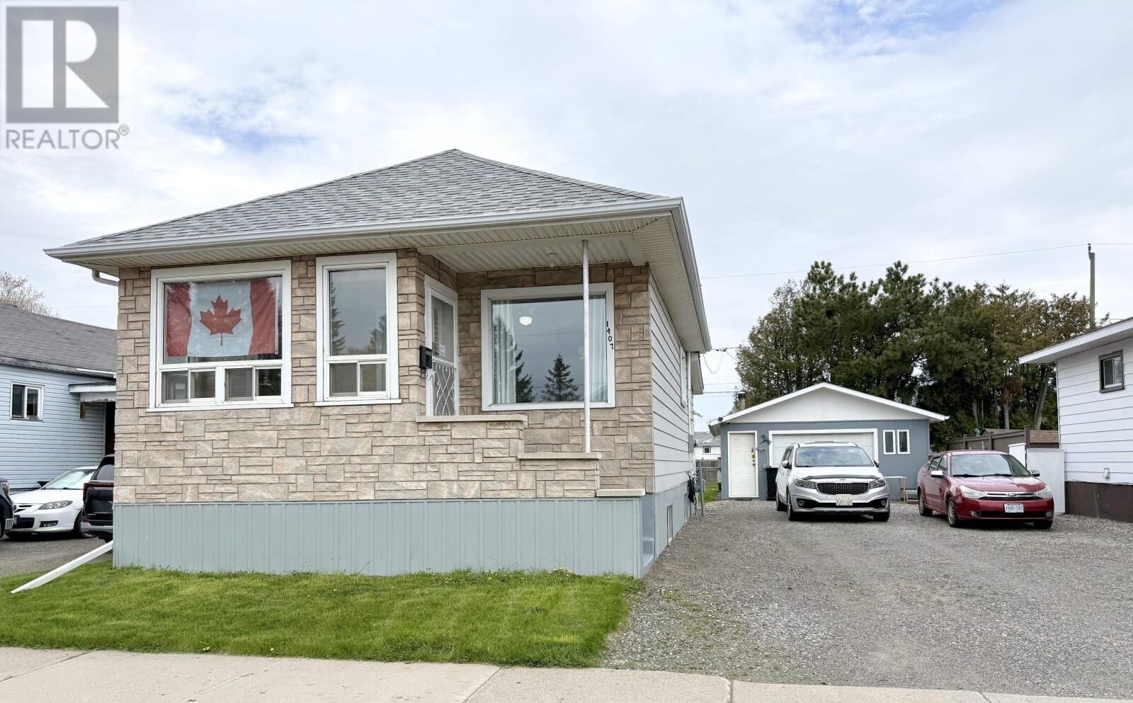 Property Photo:  1407 Gore St W  ON P7E 3V1 