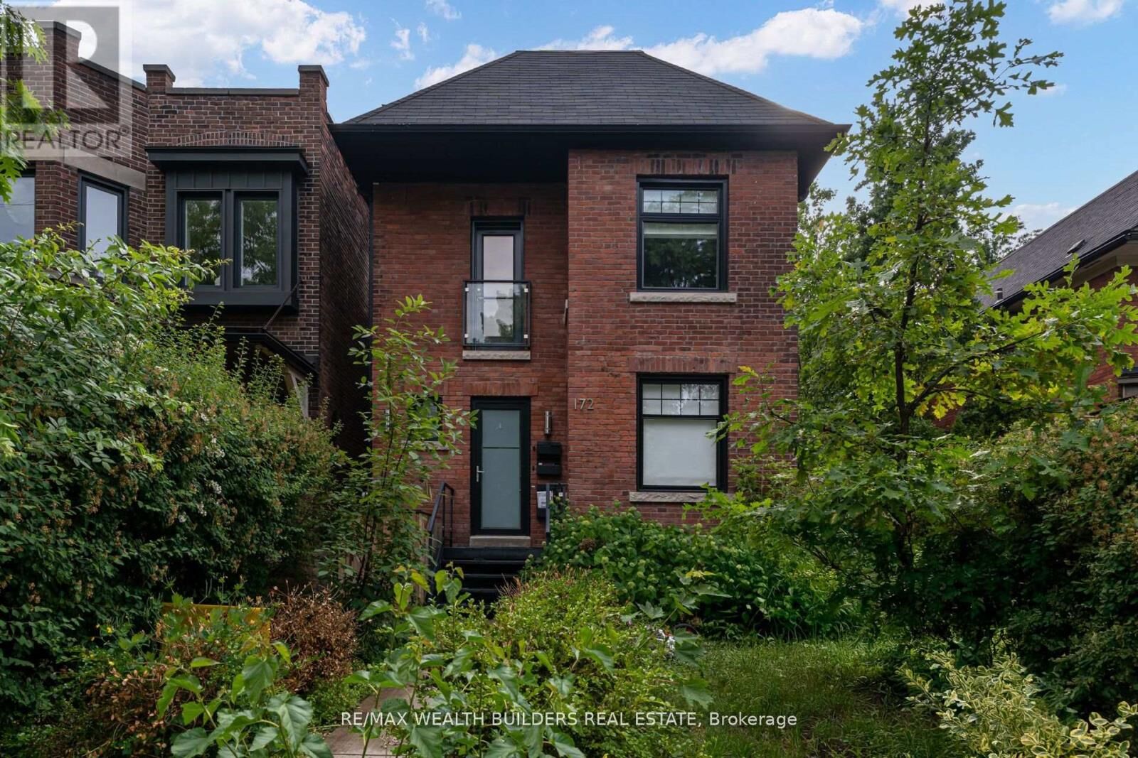Property Photo:  172 Indian Road Crescent Lower  ON M6P 2G3 
