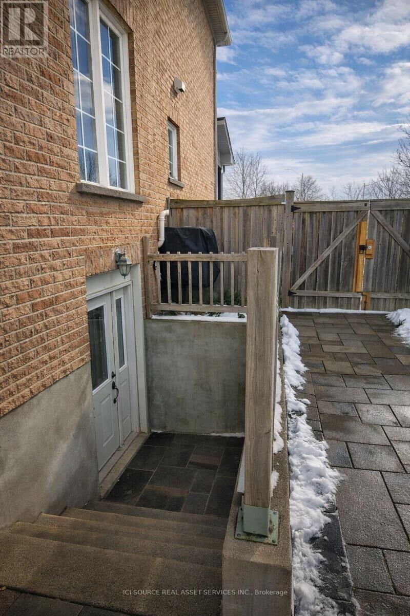 Property Photo: 109 Romance Drive ON L4S 2R9