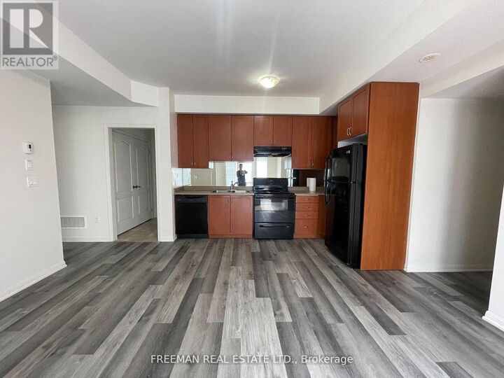 Property Photo: 3135 Boxford Crescent 16 ON L5M 0X1