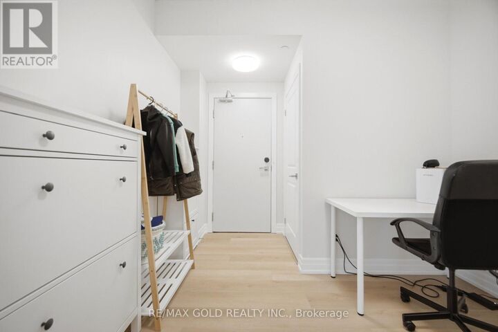 Property Photo: 4011 Brickstone Mews 1807 ON L5B 0J7