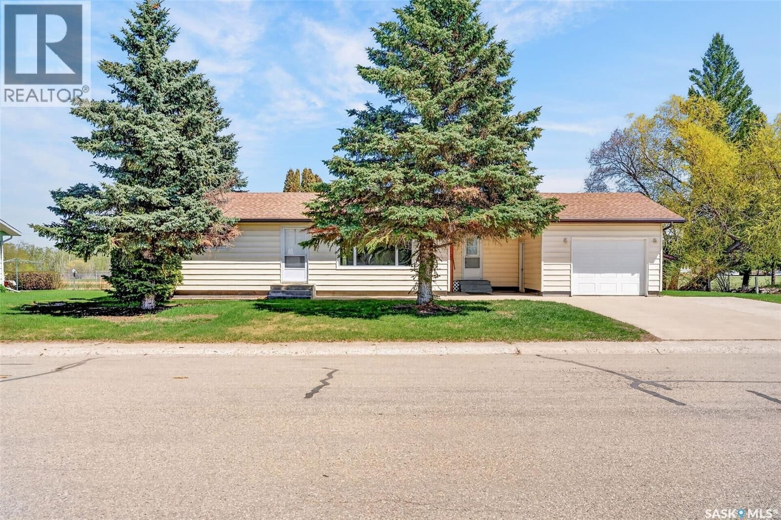 Property Photo:  507 3rd Avenue N  SK S0K 2Z0 