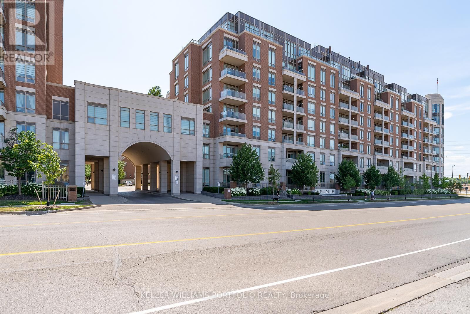 Property Photo:  2480 Prince Michael Drive 304  ON L6H 0H1 