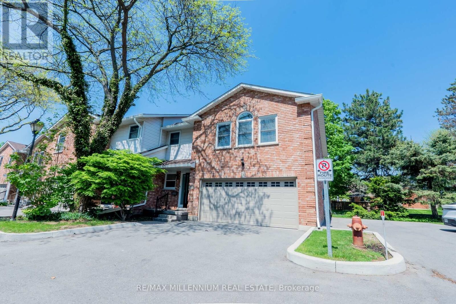 Property Photo:  230 Meadowbrook Drive 11  ON L9G 4V2 
