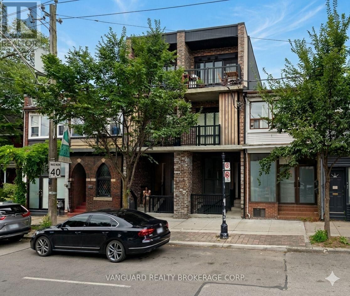 Property Photo: 984 Dovercourt Road 3rd Floor ON M6H 2X5
