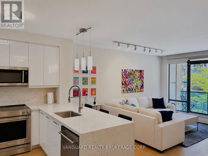 Property Photo:  18 Yorkville Avenue 201  ON M4W 3Y8 
