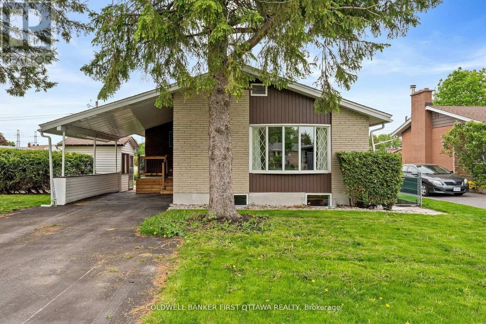 Property Photo: 26 Spring Garden Avenue ON K2G 3B4
